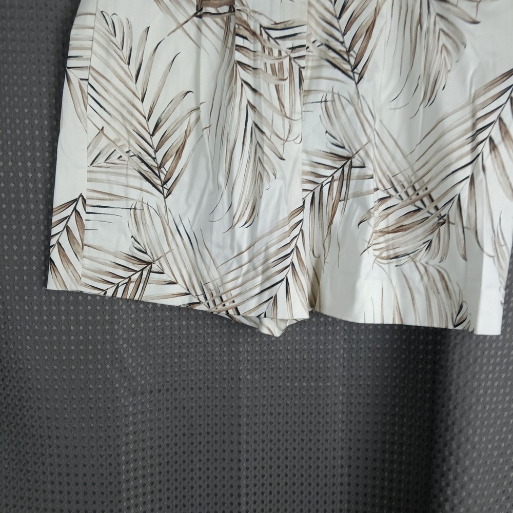 White House Black Market The 5" Palm Leaf Print Belted Shorts Women's Size 10 - Picture 10 of 16